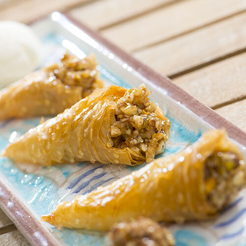 8 MOLDES MINICONOS 2,5 X 8 CM. DECORA